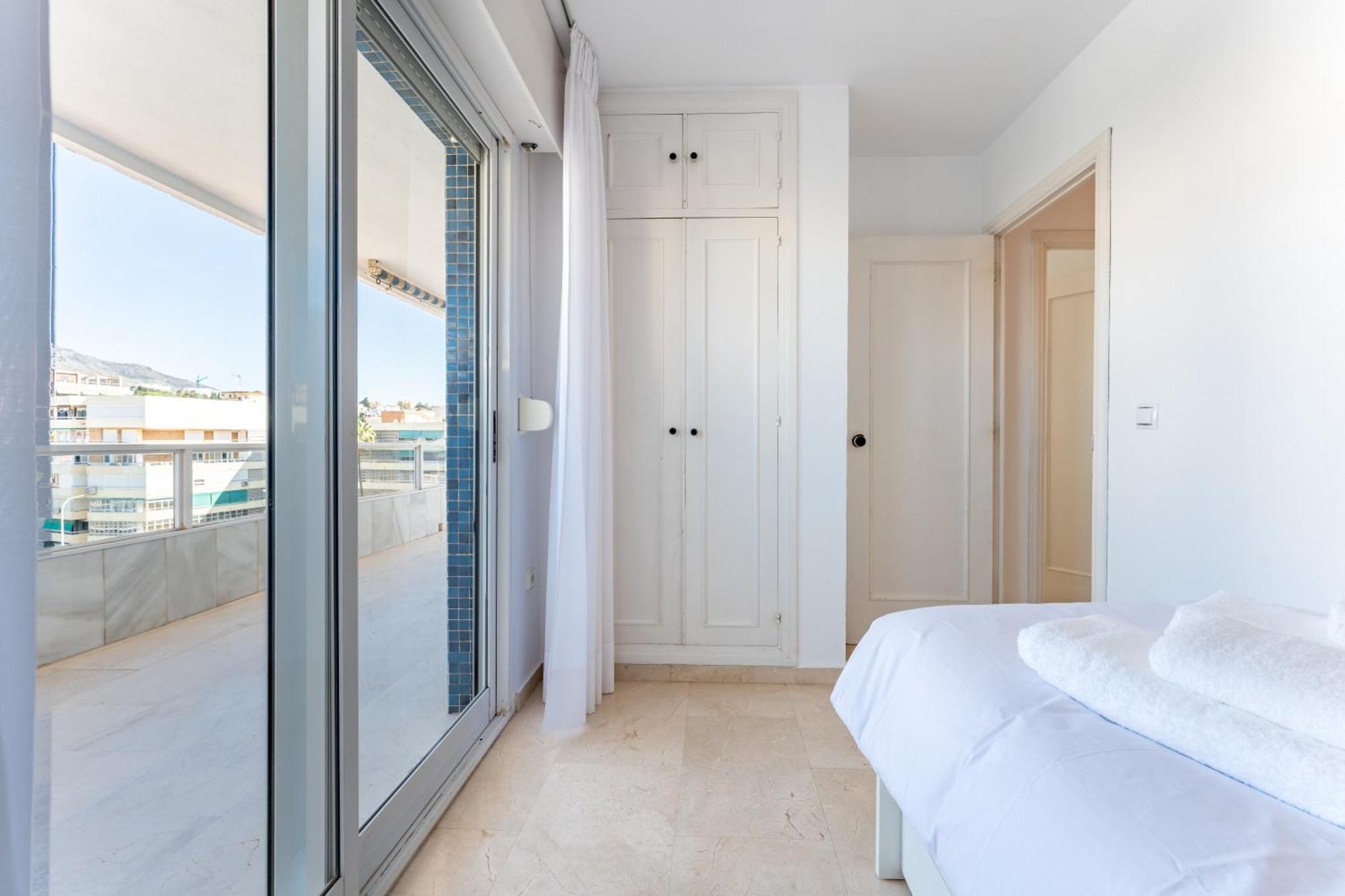 Tropico Carihuela View & Parking Apartment Torremolinos Bagian luar foto