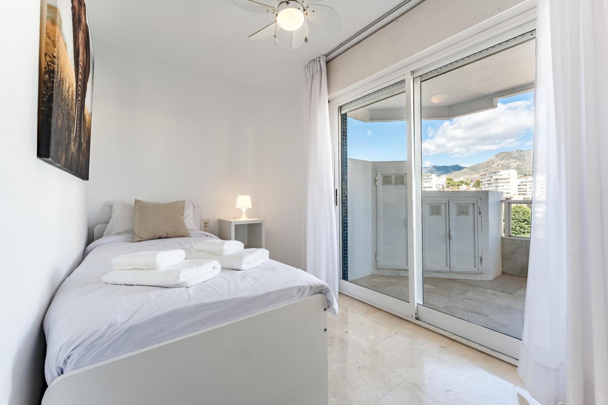 Tropico Carihuela View & Parking Apartment Torremolinos Bagian luar foto