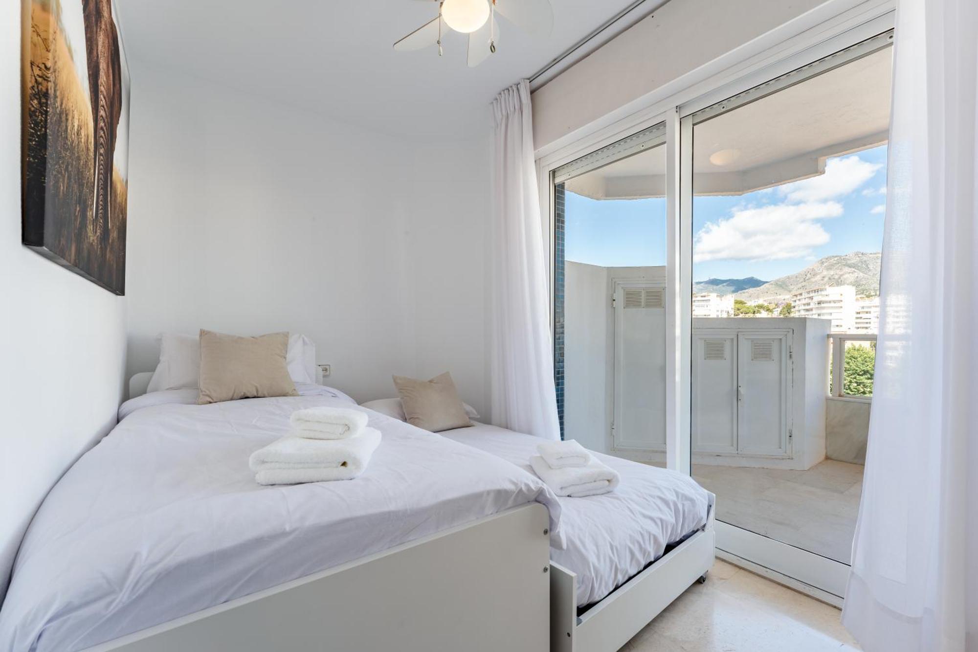 Tropico Carihuela View & Parking Apartment Torremolinos Bagian luar foto