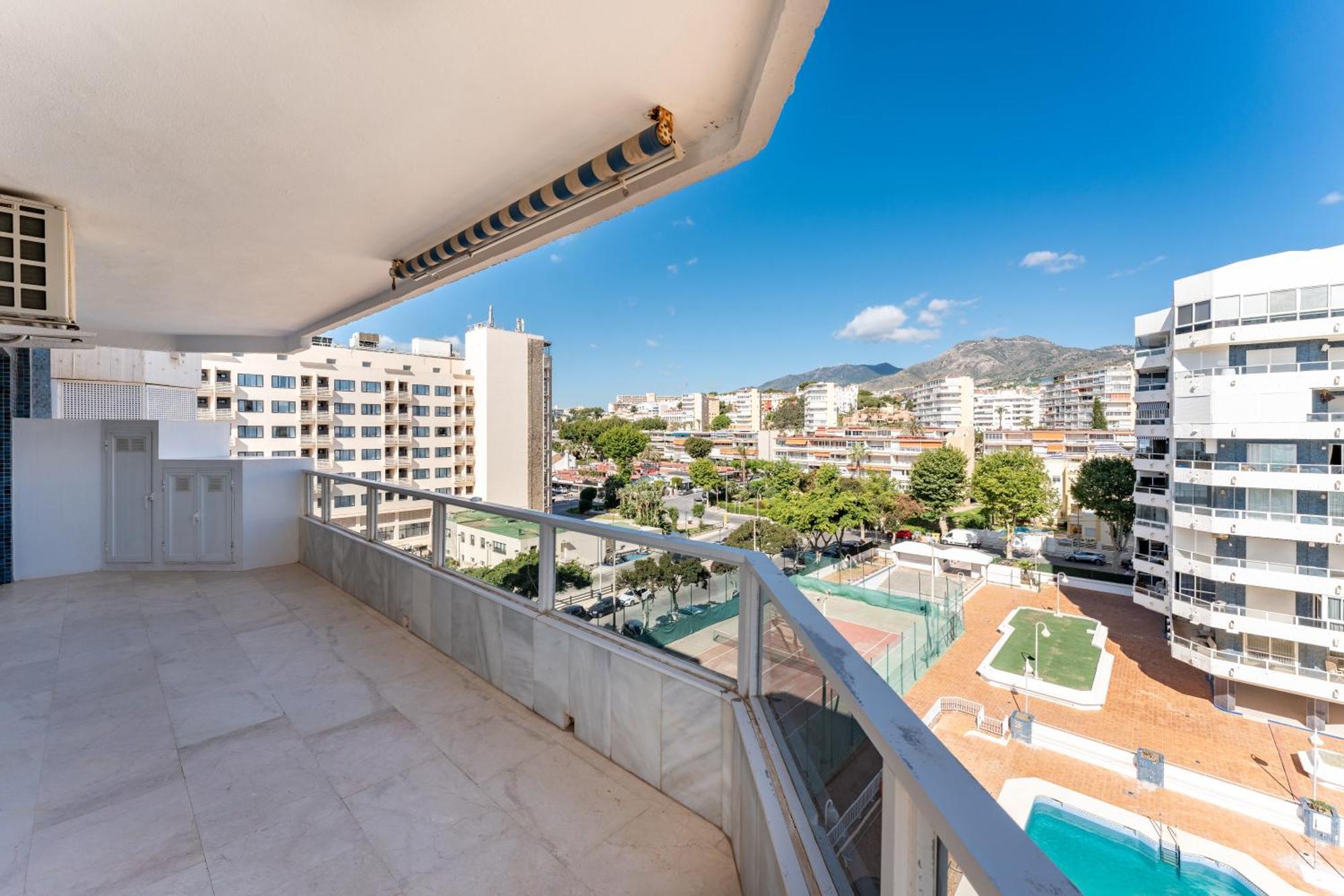 Tropico Carihuela View & Parking Apartment Torremolinos Bagian luar foto