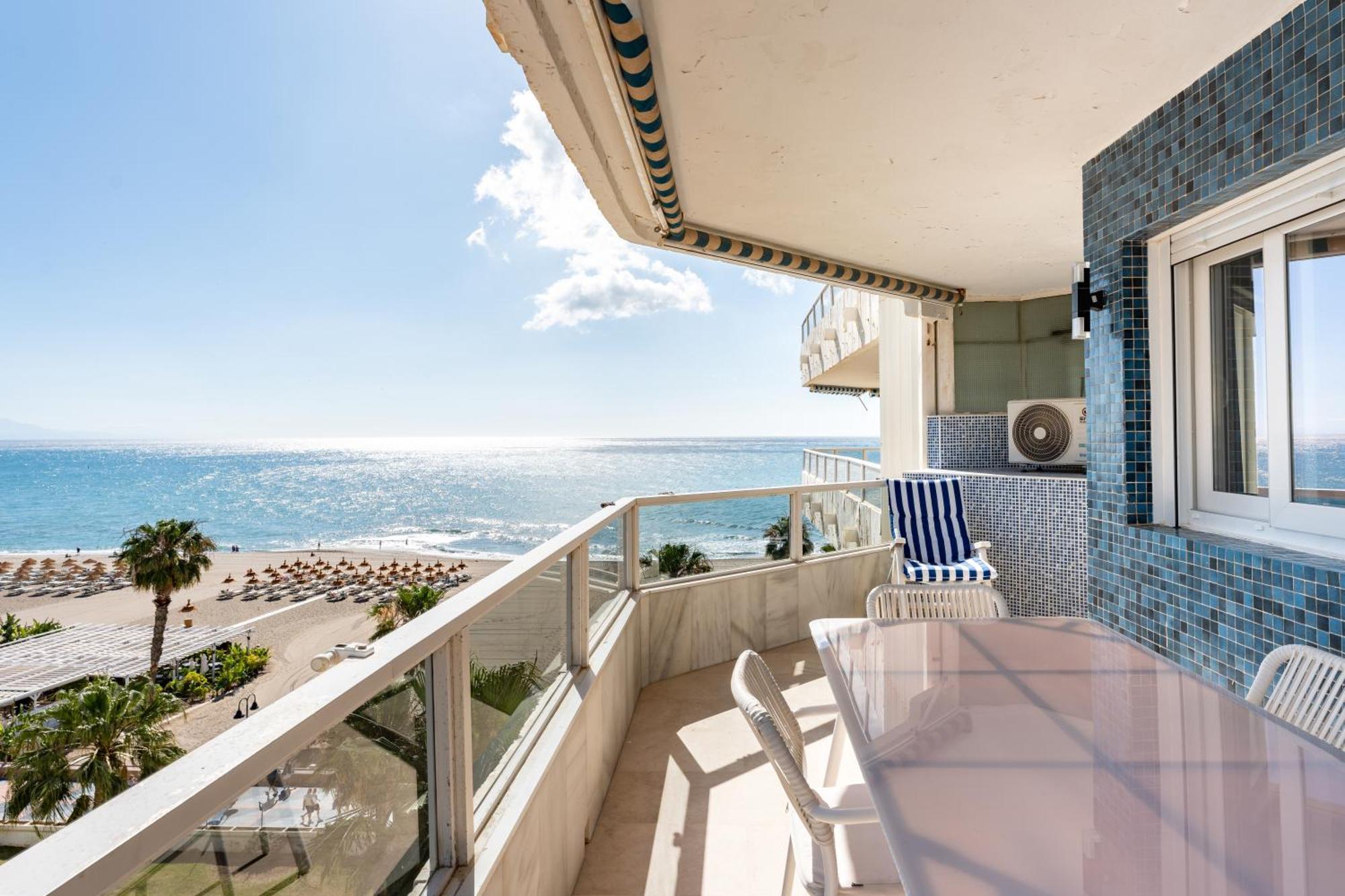 Tropico Carihuela View & Parking Apartment Torremolinos Bagian luar foto