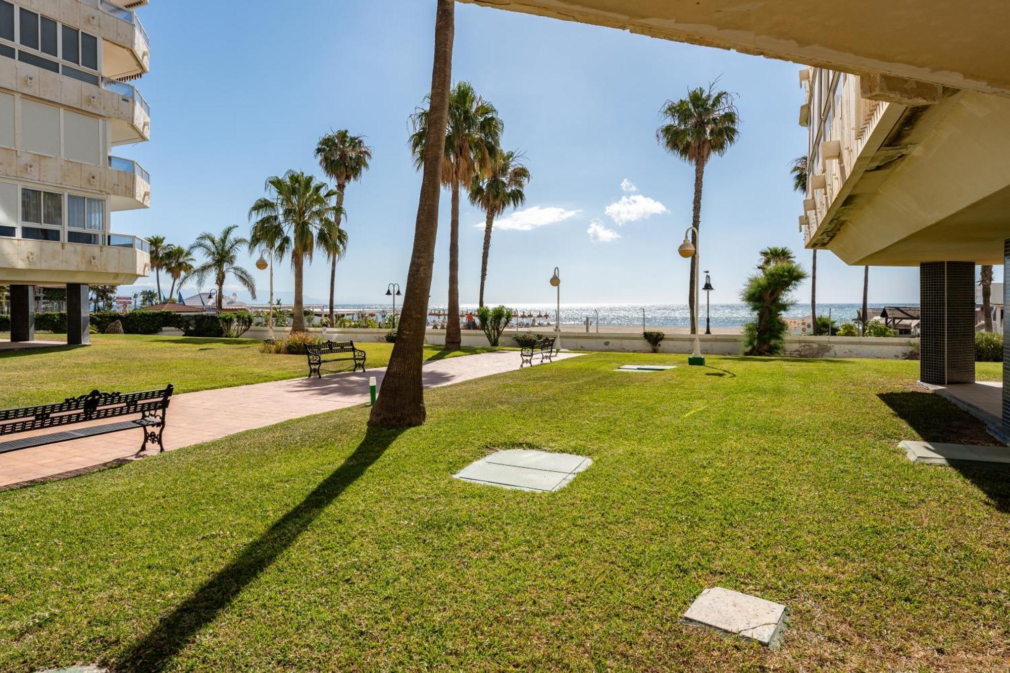 Tropico Carihuela View & Parking Apartment Torremolinos Bagian luar foto